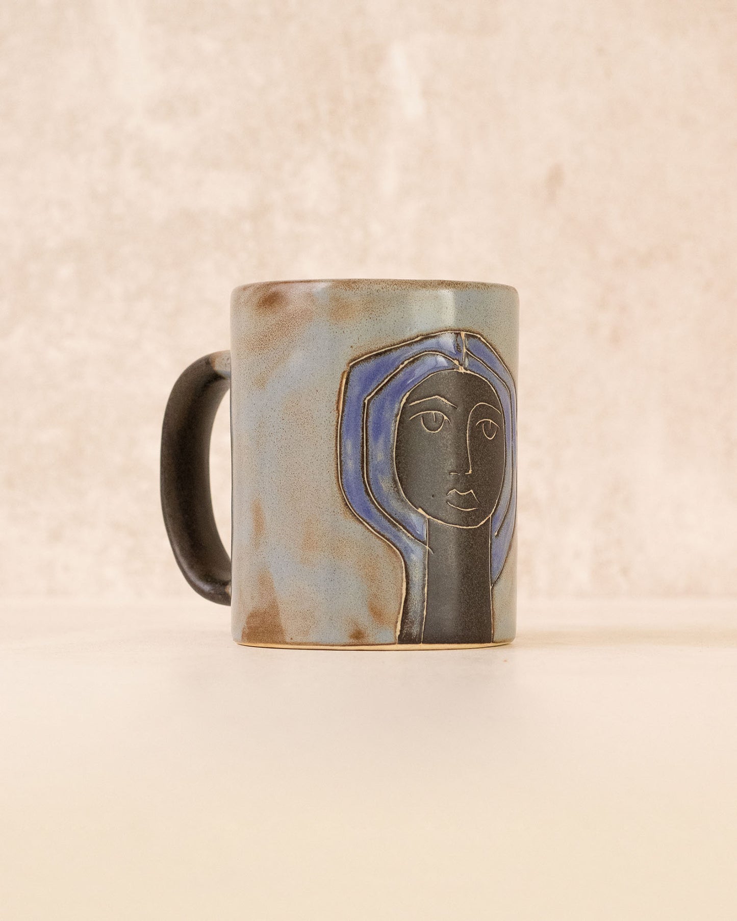 Taza mujer azul