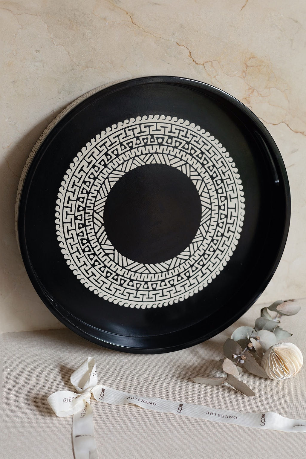 Black and white Round Tray