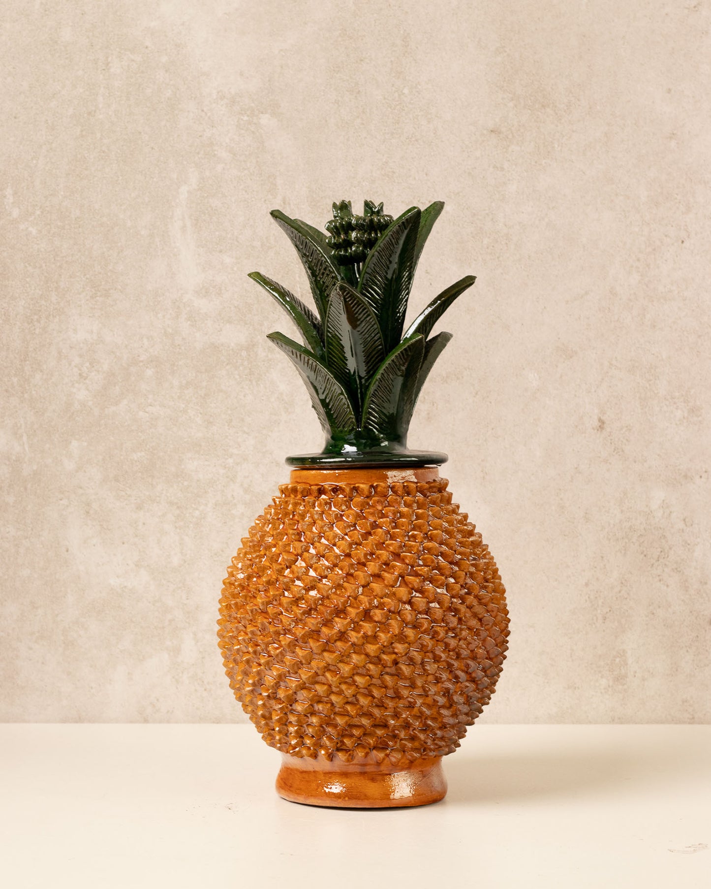 Piña "Pellizco" con penacho tradicional amarilla con verde