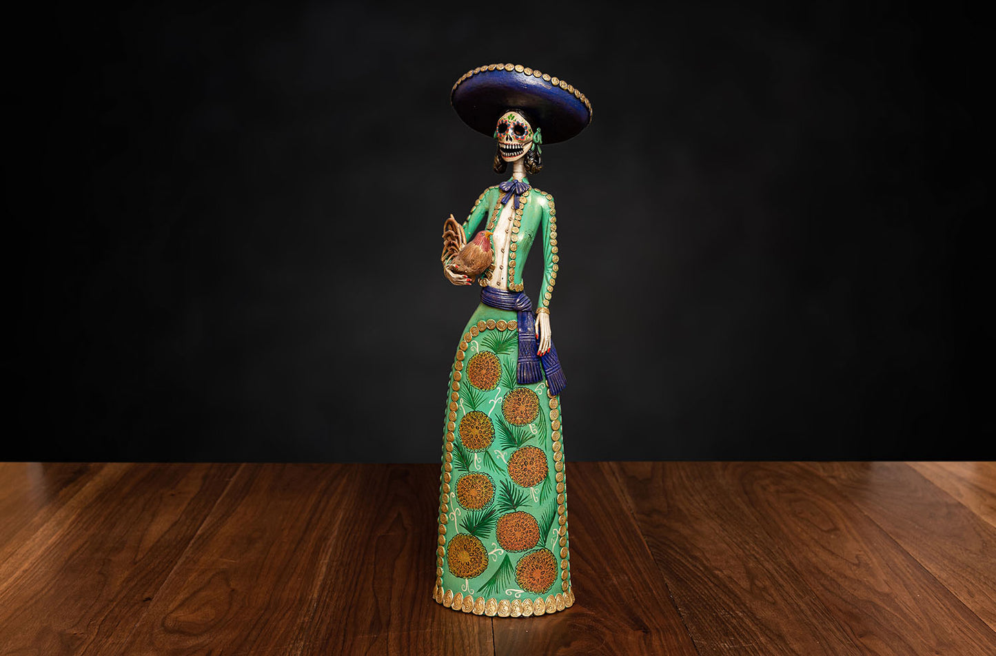 Catrina Charra con vestido verde, de cerámica de barro pintada a mano