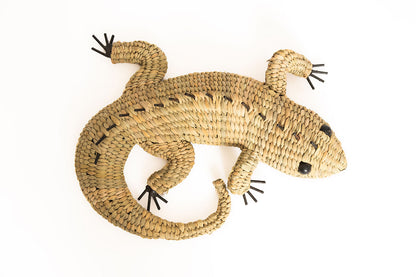 Iguana Sculpture made with natural fibers with an iron base