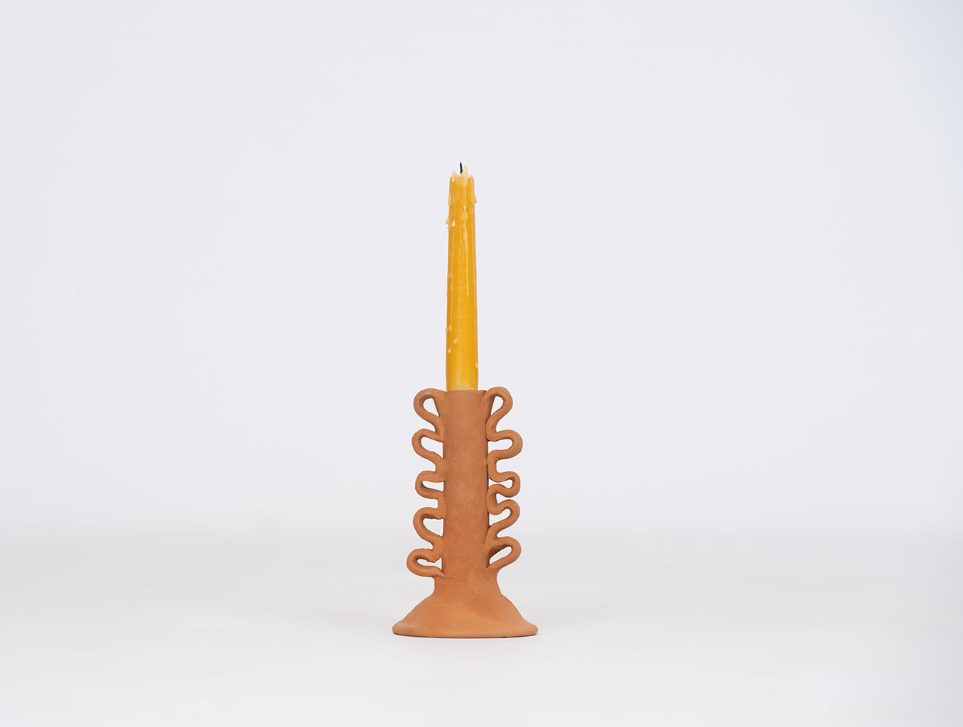 Wave design candle holder