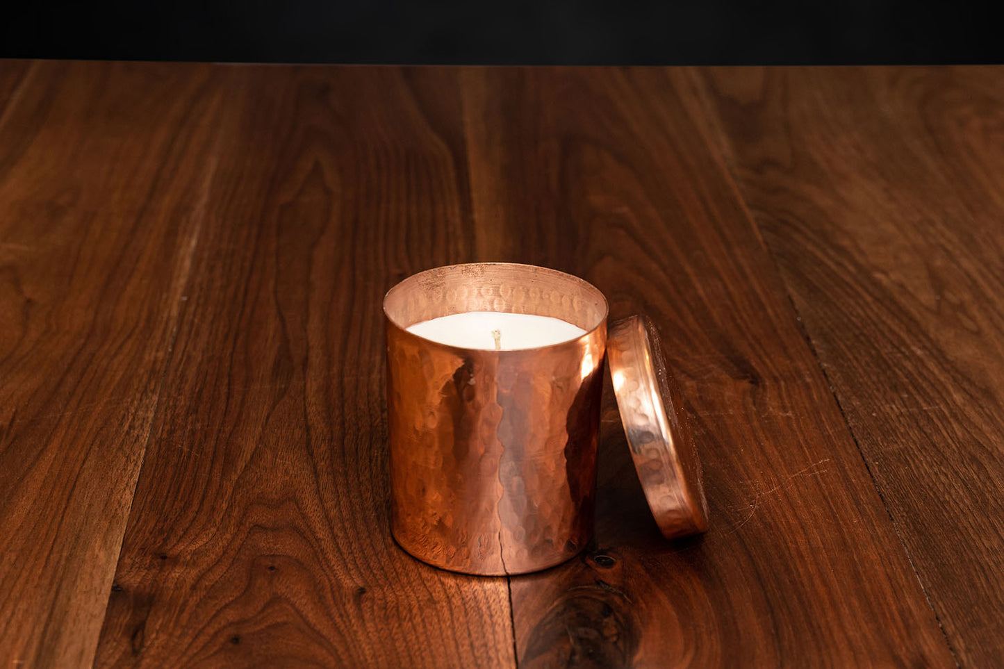 Aromatic candle in a copper base with lid matte finish